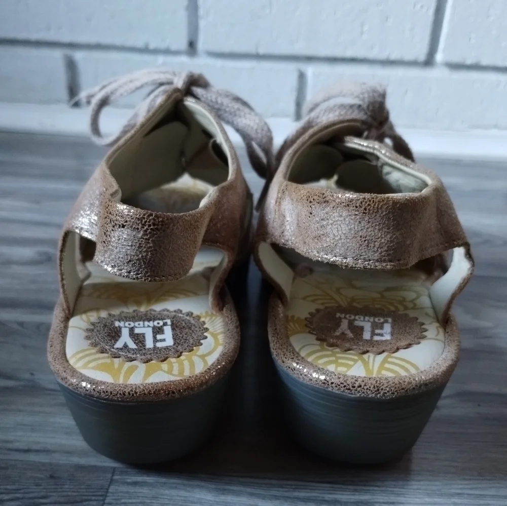 Fly London Metallic Ylfa Wedge Leather Sandals Size 41 US 10